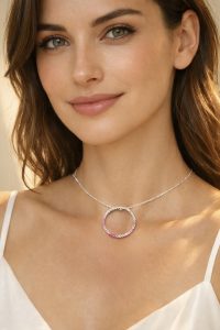 Colgante con Zafiros Rosados y Diamantes en Oro Blanco 18k, Círculo de la Vida.